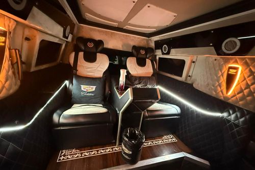 Old 2020 Cadillac Escalade ESV Platinum