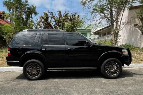 Old 2010 Ford Explorer 4.0L XLT AT