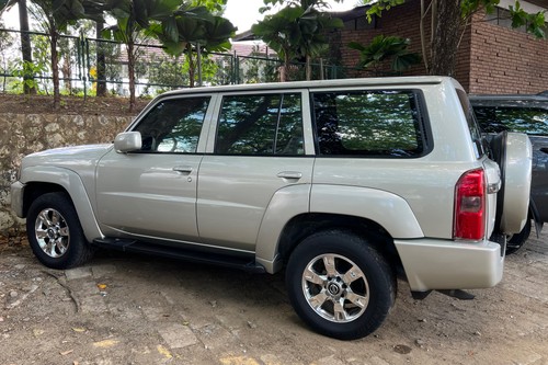 Second hand 2010 Nissan Patrol Super Safari 3.0L Super Safari AT 