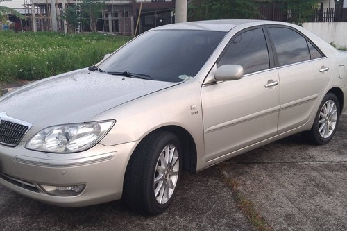 Second hand 2004 Toyota Camry 3.0L V 
