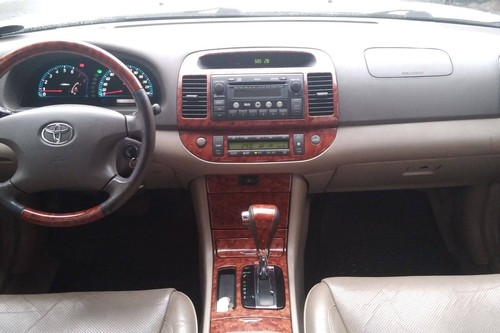 Second hand 2004 Toyota Camry 3.0L V 