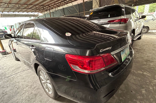 Second hand 2012 Toyota Camry 2.4 V AT 