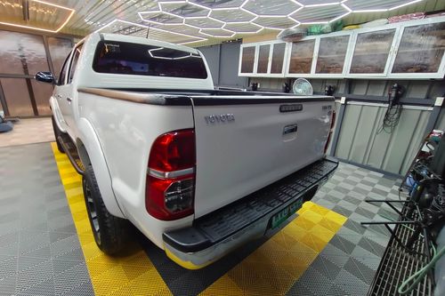 Old 2013 Toyota Hilux 2.5 G 4x2 MT