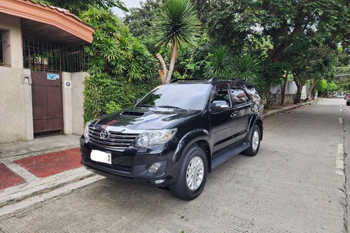 Second hand 2014 Toyota Fortuner 2.4 V Diesel 4x2 AT 