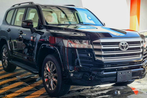 Old 2023 Toyota Land Cruiser LC300 VX