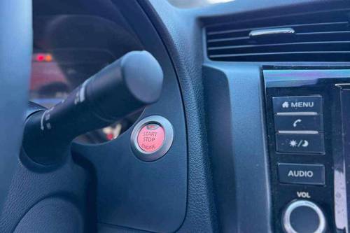 Used 2024 Nissan NP300 Navara 2.5L EL MT 4x2