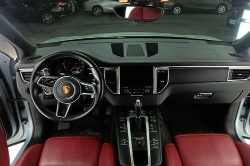 Old 2018 Porsche Macan PDK