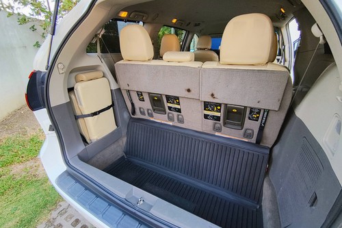 Old 2017 Toyota Sienna Luxury