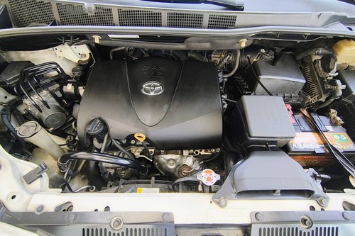 Second hand 2017 Toyota Sienna Luxury 