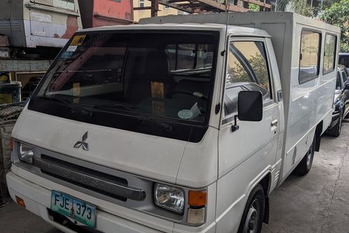 Used 2013 Mitsubishi L300 FB Body Dual AirCon