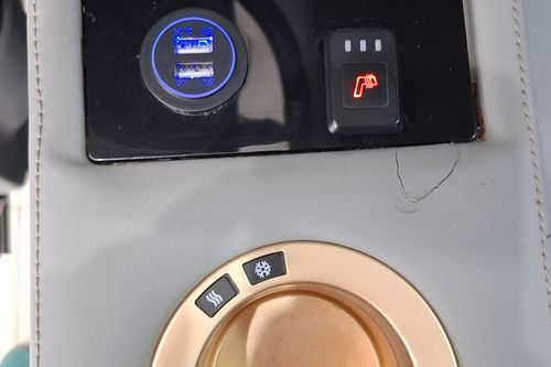 Second hand 2021 Hyundai Grand Starex 2.5 CRDi GLS 5AT (Dsl-Swivel) 