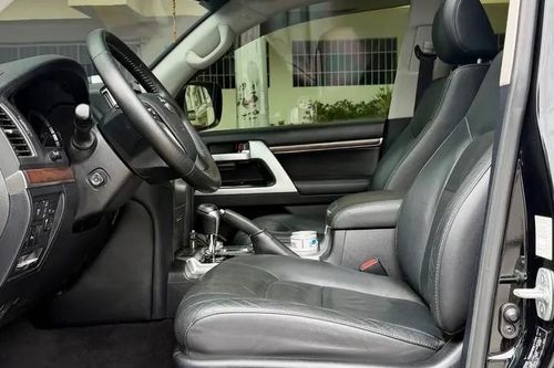 Second hand 2020 Toyota Land Cruiser 200 4.5L Premium 