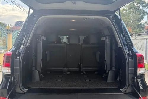 Old 2020 Toyota Land Cruiser 200 4.5L Premium