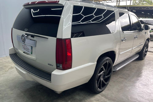 Old 2007 Cadillac Escalade ESV Platinum