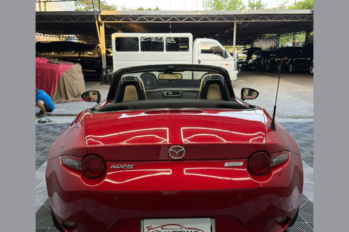 Old 2016 Mazda MX-5 SkyActiv-G 2.0 L AT