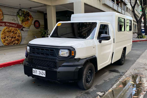 Second hand 2025 Toyota Hilux 2.4 Cab & Chassis 4x2 M/T 