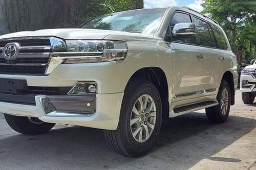 Second hand 2020 Toyota Land Cruiser 200 4.5L AT 4x4 