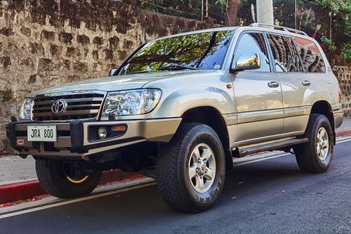 Second hand 2004 Toyota Land Cruiser 200 4.2L 4x4 AT 