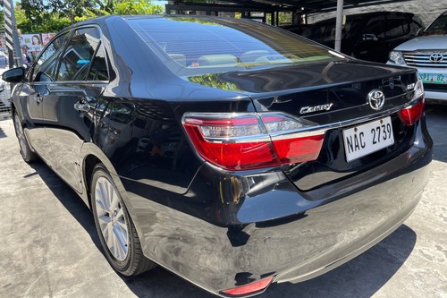 Old 2017 Toyota Camry 2.5 V