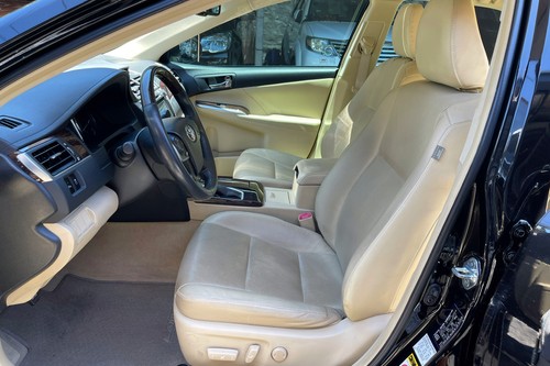 Used 2017 Toyota Camry 2.5 V