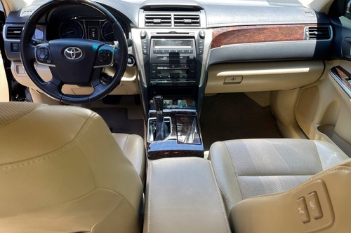 Used 2017 Toyota Camry 2.5 V