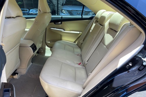 Used 2017 Toyota Camry 2.5 V