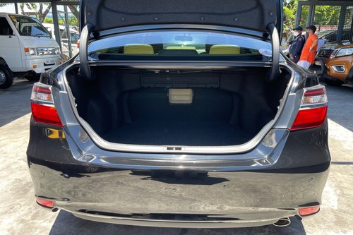 Used 2017 Toyota Camry 2.5 V