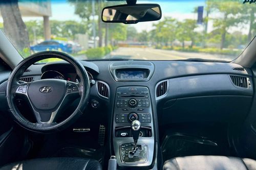 Old 2011 Hyundai Genesis Coupe 2.0L TURBO 8AT FL