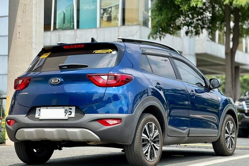 Old 2021 Kia Stonic LX MT