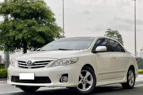 Second hand 2012 Toyota Corolla Altis 1.6 V AT 