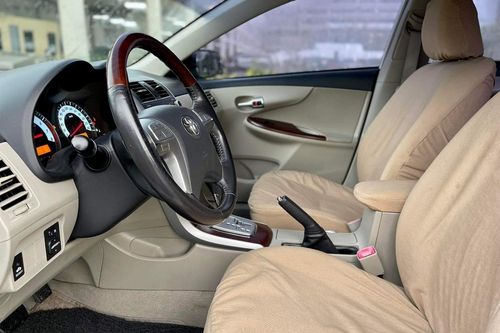 Second hand 2012 Toyota Corolla Altis 1.6 V AT 