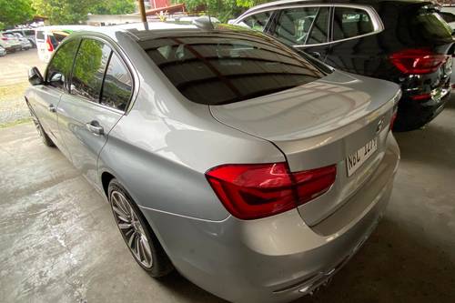 Old 2017 BMW 3 Series 320d