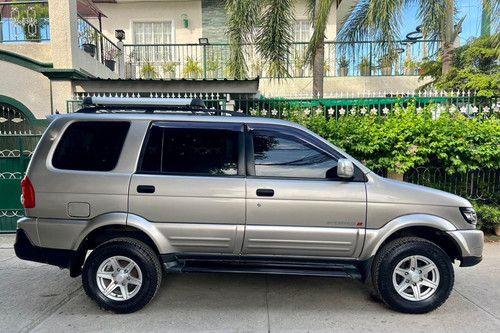 Old 2015 Isuzu Crosswind Sportivo AT