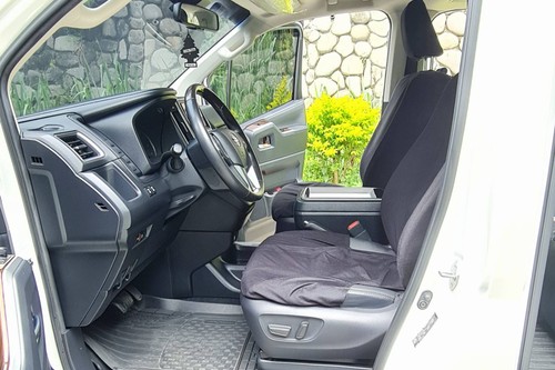 Old 2021 Toyota Hiace Super Grandia Elite AT