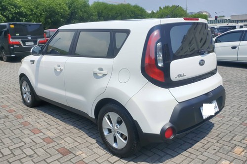 Old 2015 Kia Soul LX AT