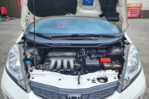 Second hand 2012 Honda Jazz 1.5 V CVT 