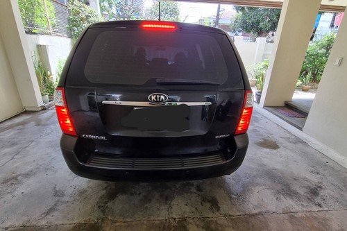 2nd Hand 2014 Kia Carnival EX