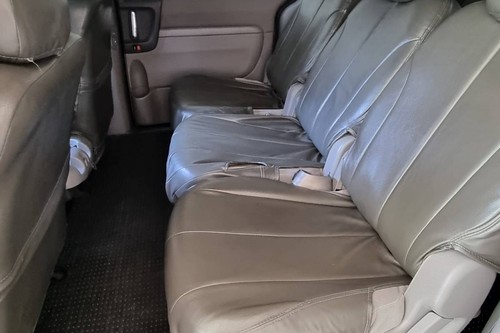 Second hand 2014 Kia Carnival EX 