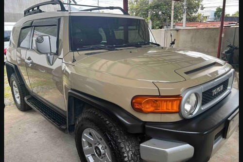 Old 2016 Toyota FJ Cruiser 4.0L V6