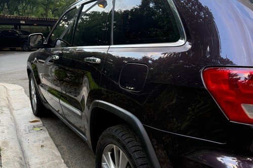 Old 2013 Jeep Grand Cherokee L Limited