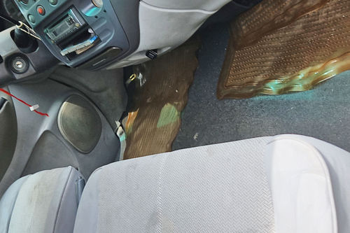 Second hand 2009 Mitsubishi Space Gear 2.4 AT 