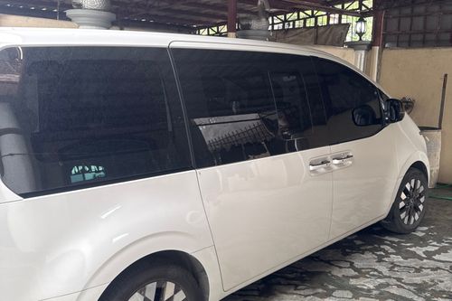 Old 2023 Hyundai Staria 2.2 CRDi Premium+ 8AT AWD 7-seater