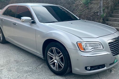 Second hand 2013 Chrysler 300C 3.5L AT 