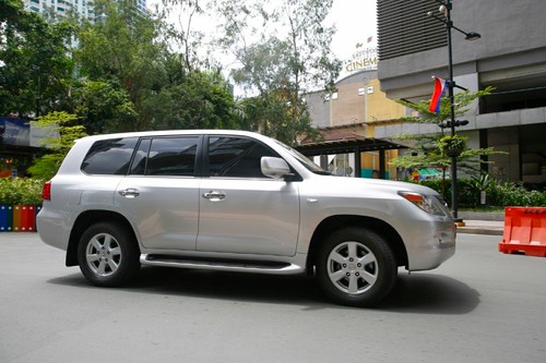 Second hand 2010 Lexus LX 570 5.7 AT 