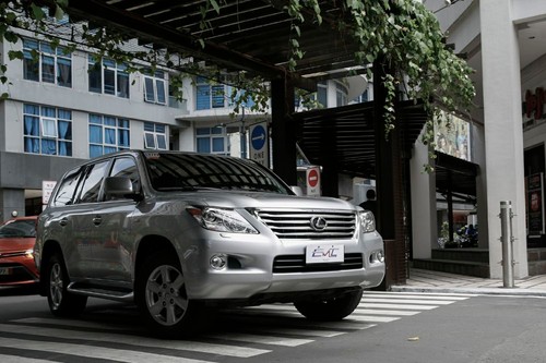 Used 2010 Lexus LX 570 5.7 AT