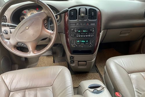 Second hand 2003 Chrysler Town & Country 3.3L LXI AT 