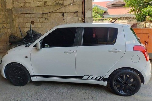 Second hand 2009 Suzuki Swift GLX CVT 