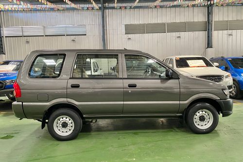 Old 2017 Isuzu Crosswind XL MT