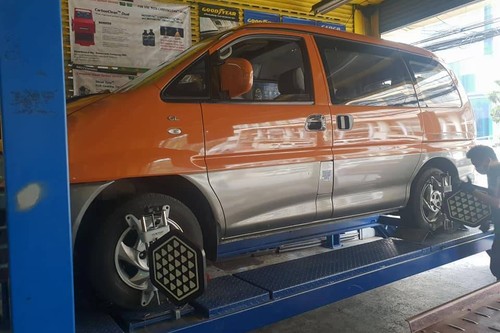 Second hand 2004 Mitsubishi Space Gear 2.4 AT 