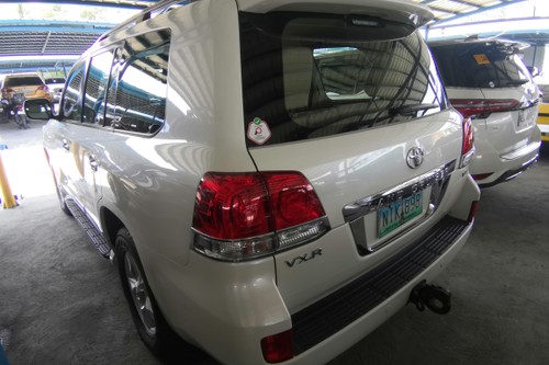 Second hand 2010 Toyota Land Cruiser 200 4.5L DSL AT 